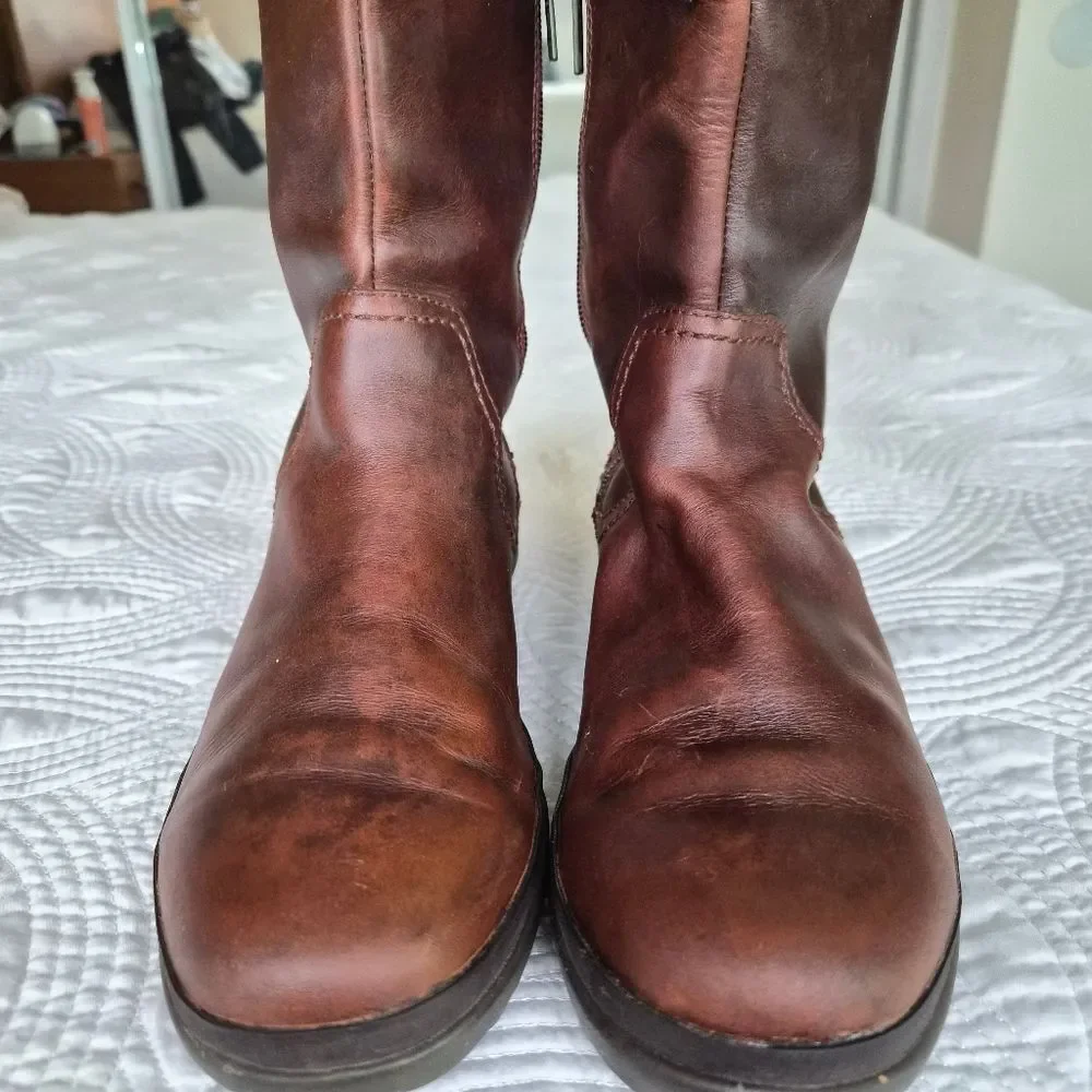 VGUC UGG Elsa Tall Leather Boot Brown Cream size 8